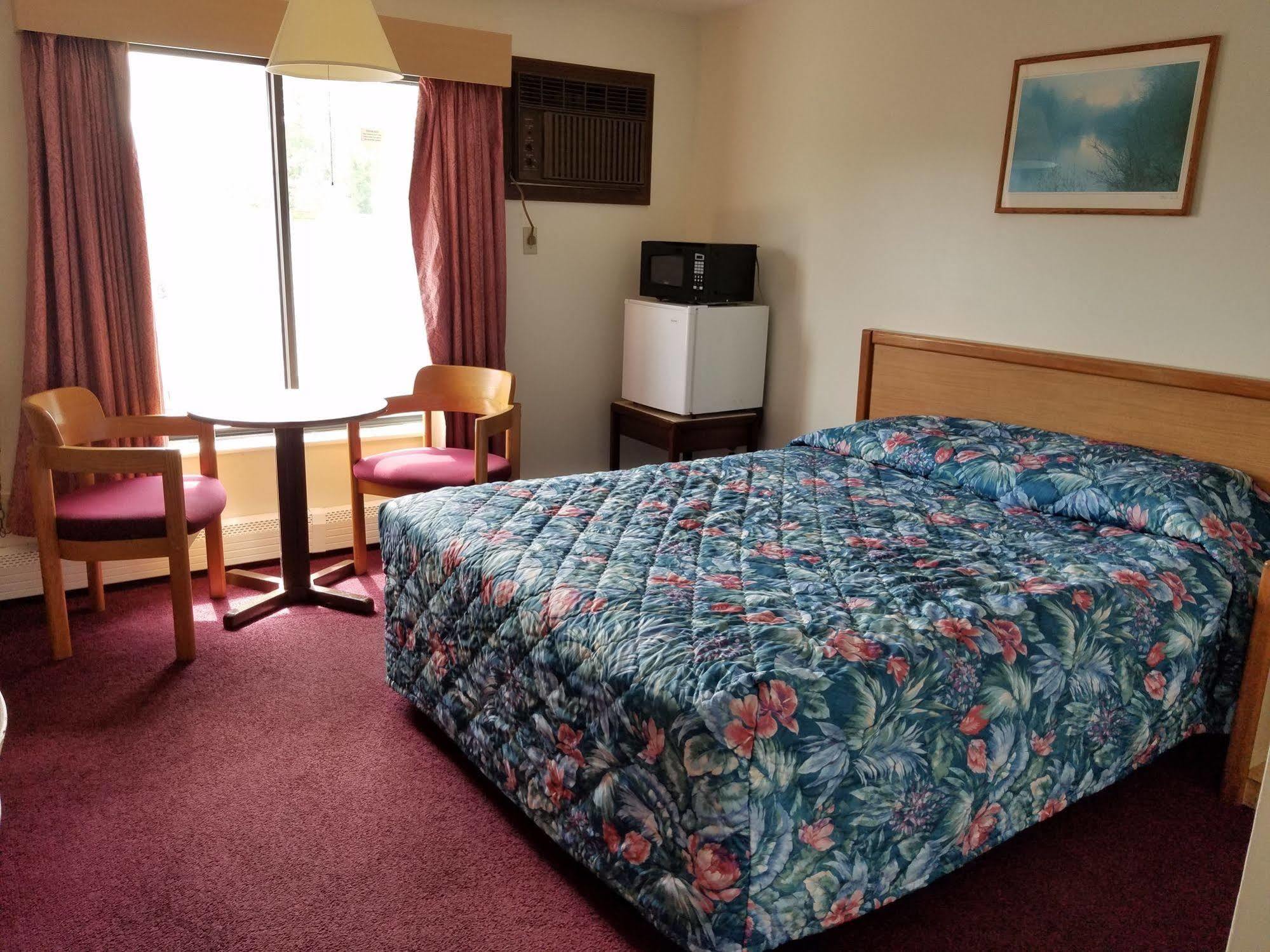 Hampton Village Inn Экстерьер фото